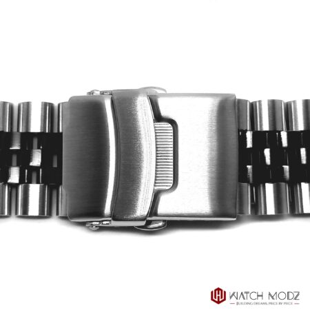 seiko skx007 two tone black and silver aftermarket jubilee bracelet buckle shot